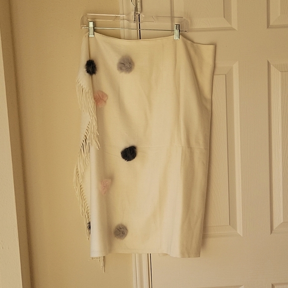 White Pashmina Pom Pom Scarf Multicolor Pompoms and Fringes NWT Cashmere Feel - Picture 3 of 3